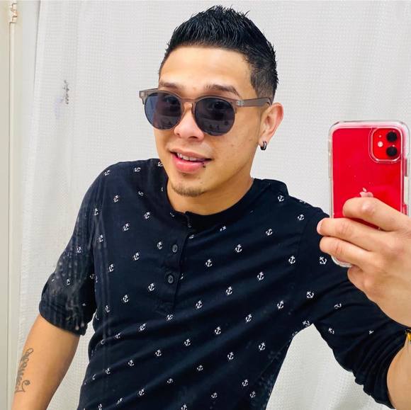 Meet your Posher, González - Picture 1 of 1